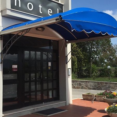 פולוניקה Hotel Letizia מראה חיצוני תמונה