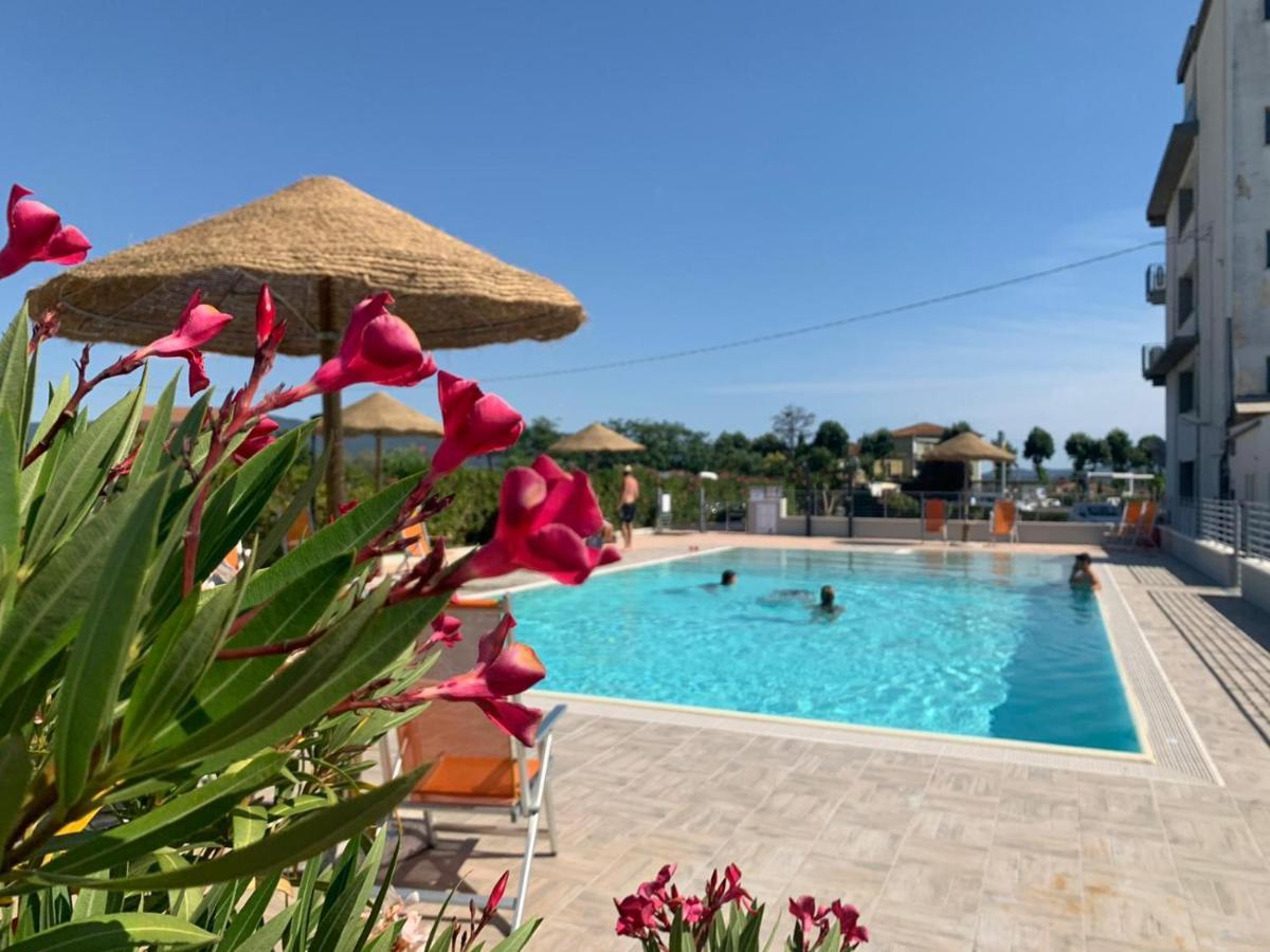 פולוניקה Hotel Letizia מראה חיצוני תמונה