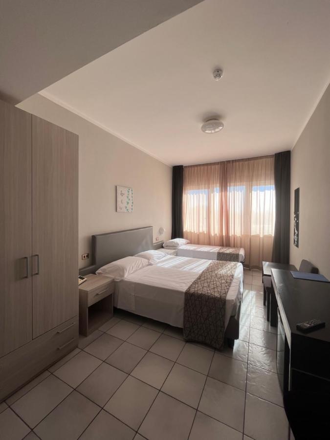 פולוניקה Hotel Letizia מראה חיצוני תמונה