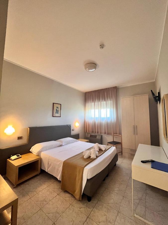פולוניקה Hotel Letizia מראה חיצוני תמונה