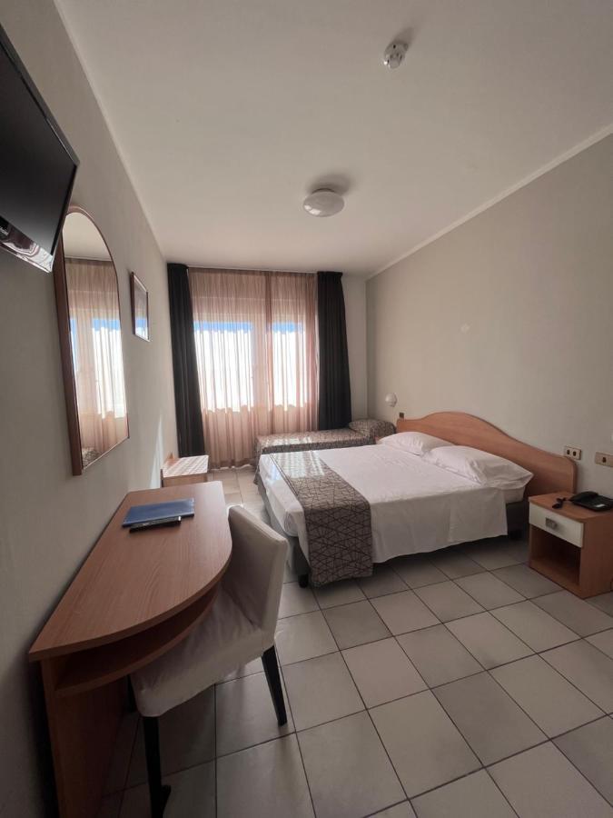 פולוניקה Hotel Letizia מראה חיצוני תמונה