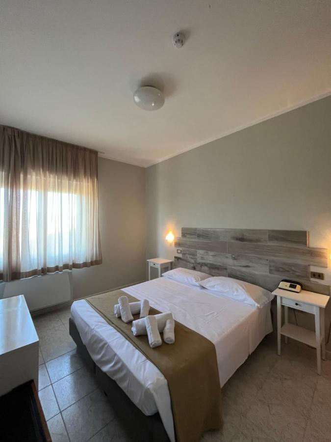 פולוניקה Hotel Letizia מראה חיצוני תמונה
