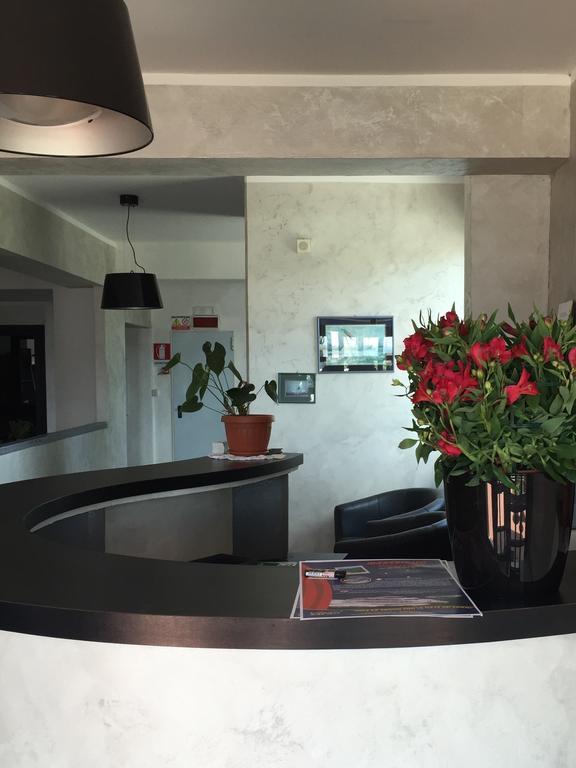 פולוניקה Hotel Letizia מראה חיצוני תמונה