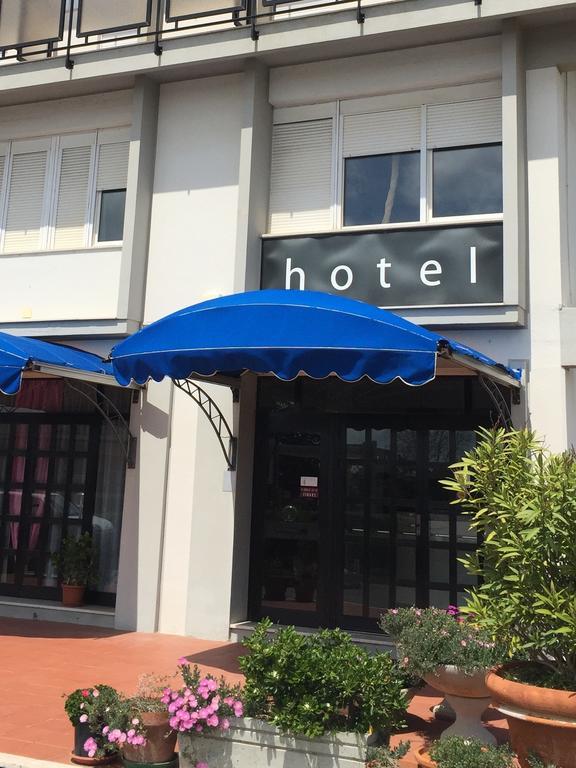 פולוניקה Hotel Letizia מראה חיצוני תמונה