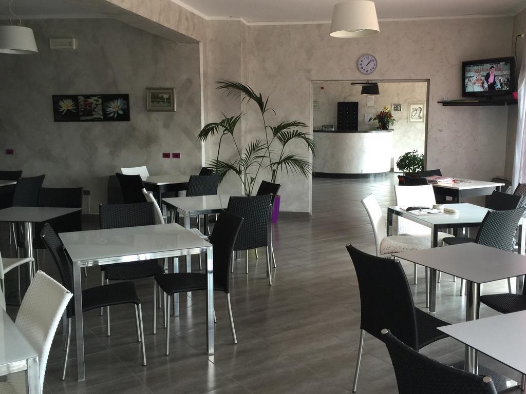 פולוניקה Hotel Letizia מראה חיצוני תמונה