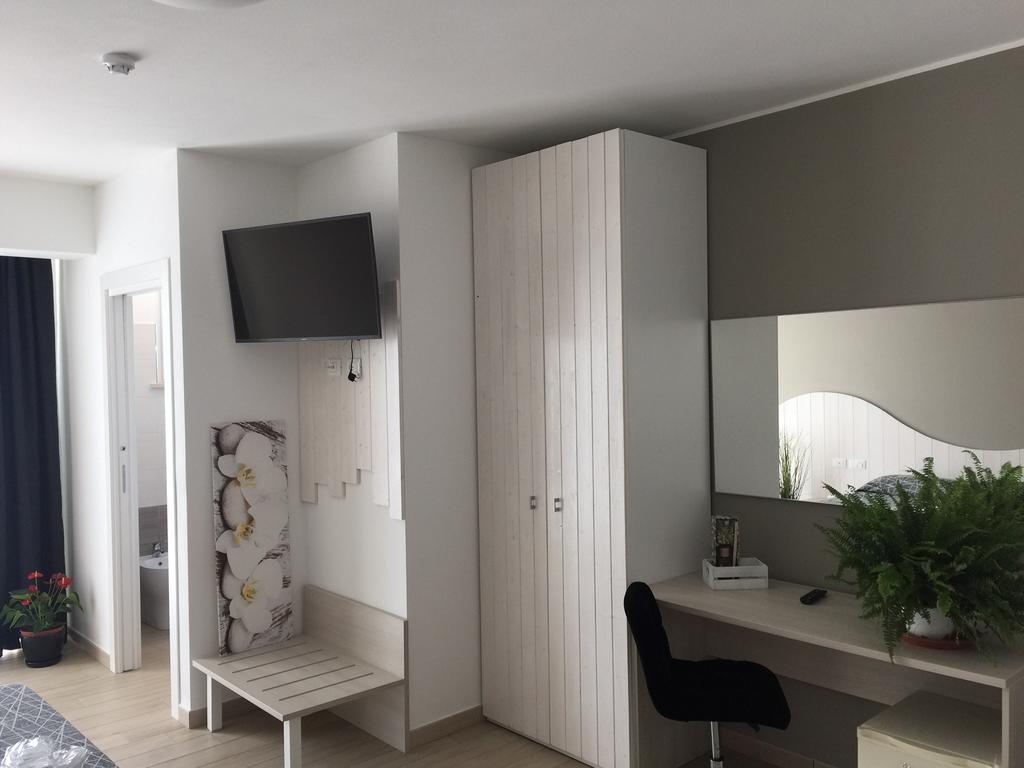 פולוניקה Hotel Letizia מראה חיצוני תמונה