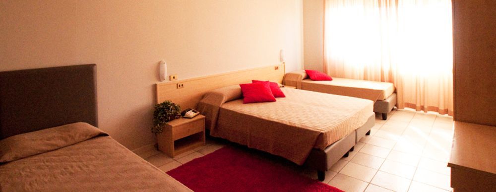 פולוניקה Hotel Letizia מראה חיצוני תמונה